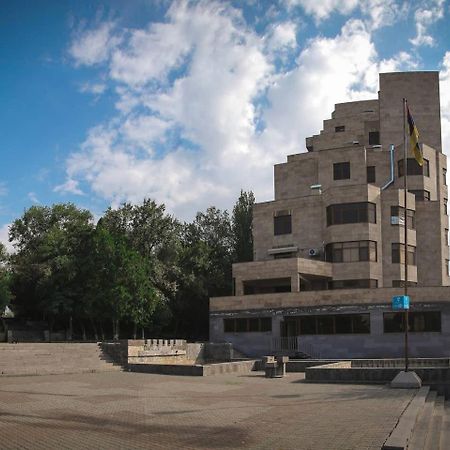 Nellys Apartment Near Center Of Yerevan Exterior photo