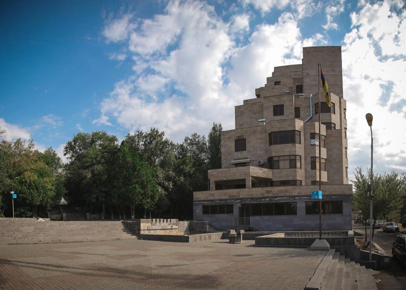 Nellys Apartment Near Center Of Yerevan Exterior photo